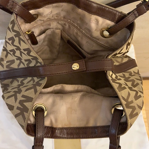 Michael Kors Jet Set Grab Tan and Brown Logo Hobo Tote - Picture 8 of 16